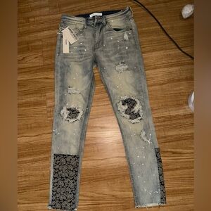 👖 NWT KDND Comfort Stretch Light Wash Distressed Bandana Patch Jeans size 30